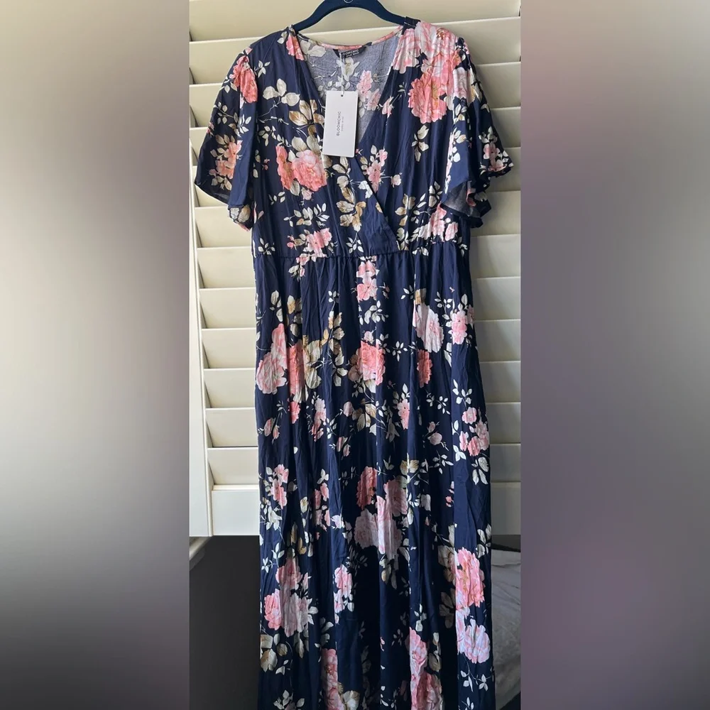 BLOOMCHIC - NWT - 14-16 - Navy/Pink/Ivory -
Maxi Dress - Picture 1 of 12
